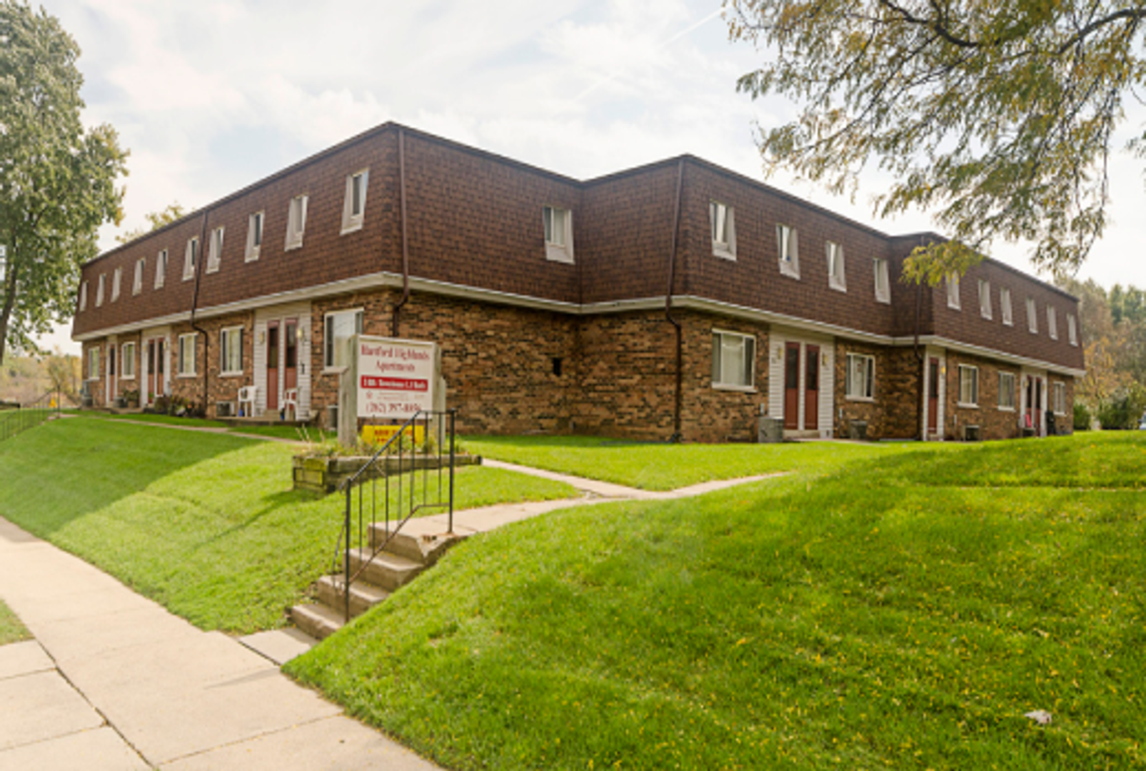 Hartford Condo: 836 Lois Ct.