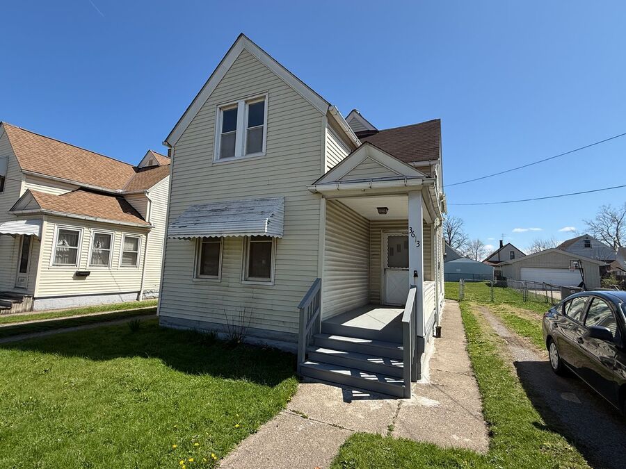 3613 E. 46th, Cleveland — bright, updated 2-bedroom rental