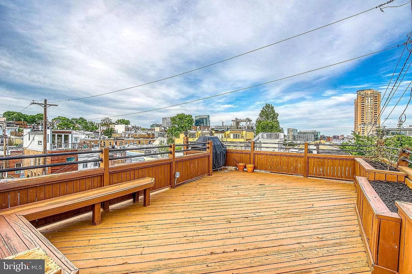 Baltimore Condo: 400 E Cross St