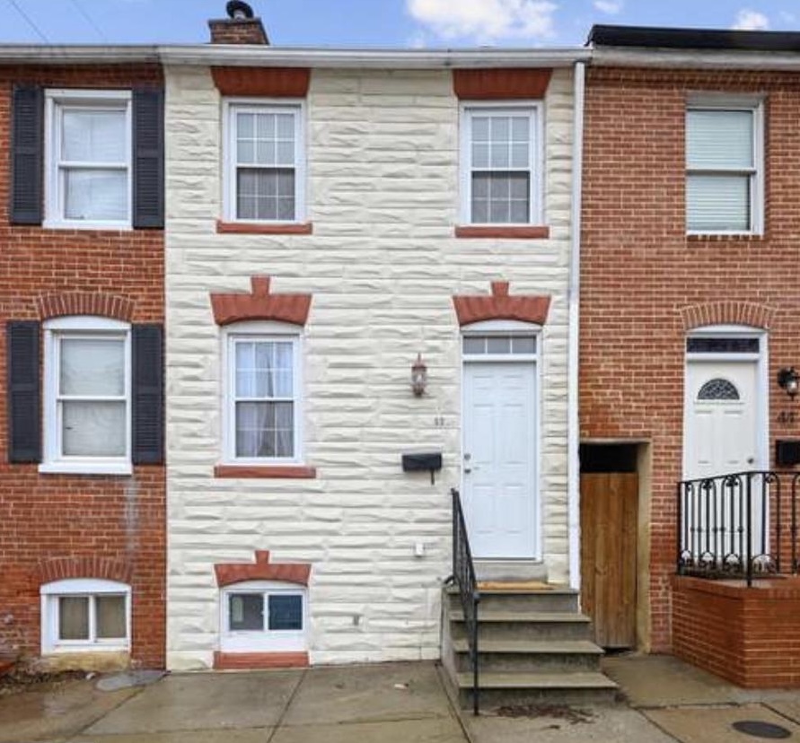 Baltimore House: 42 E Barney St