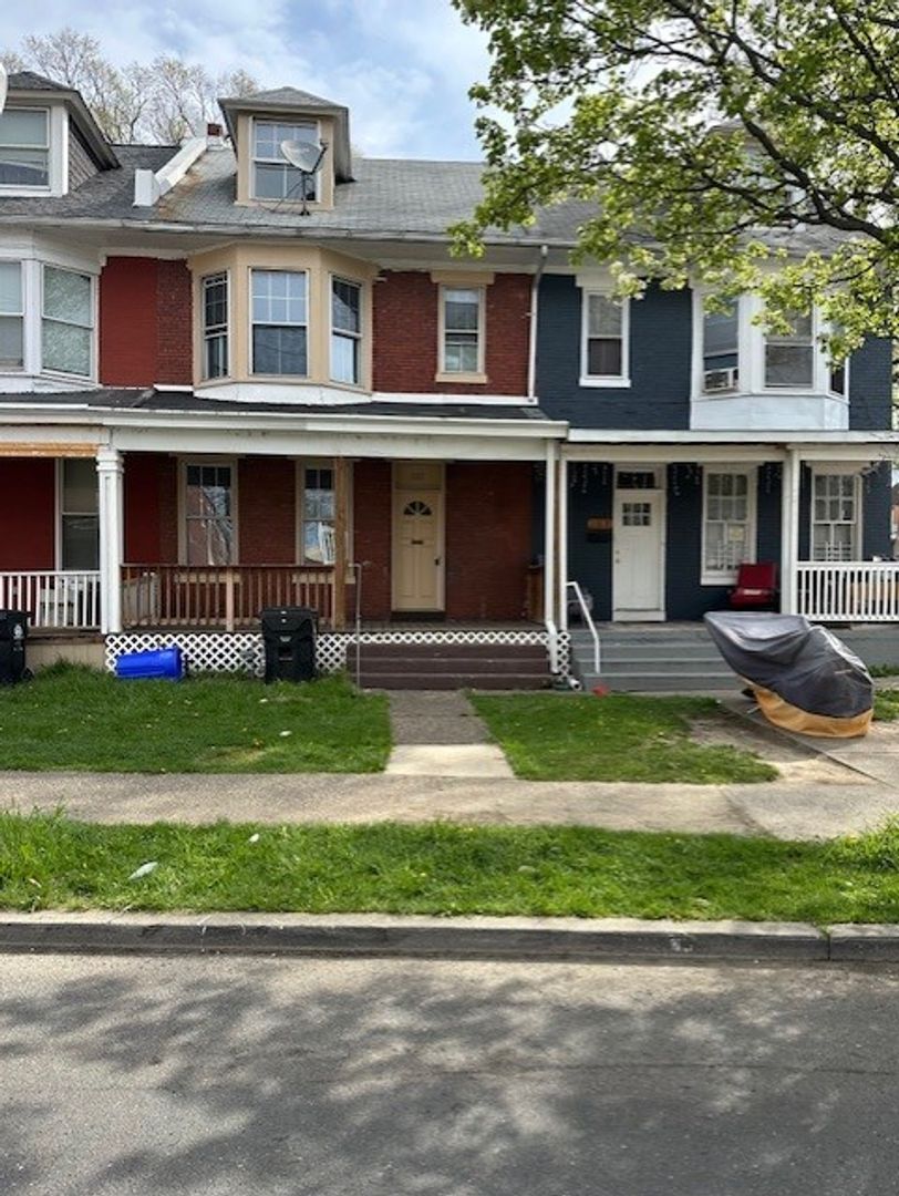 Harrisburg House: 111 N 17th St.