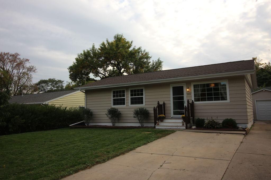 Cedar Rapids House: 246 Jacolyn Dr NW