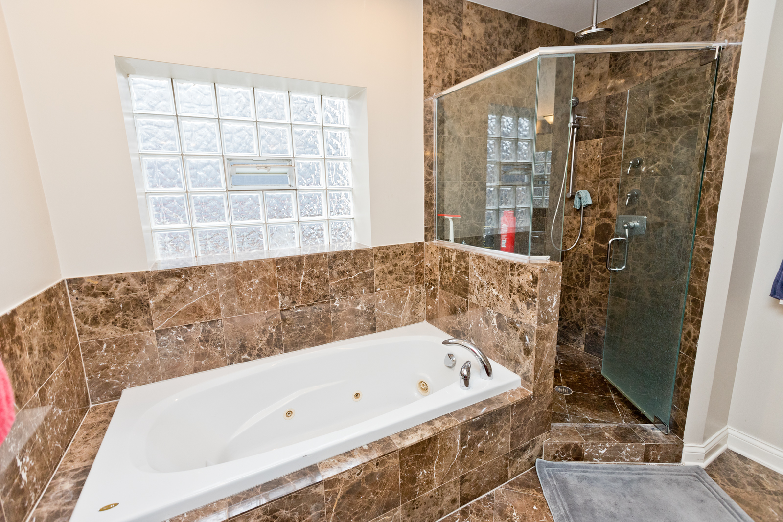 Chicago Condo: 2414 West Moffat,