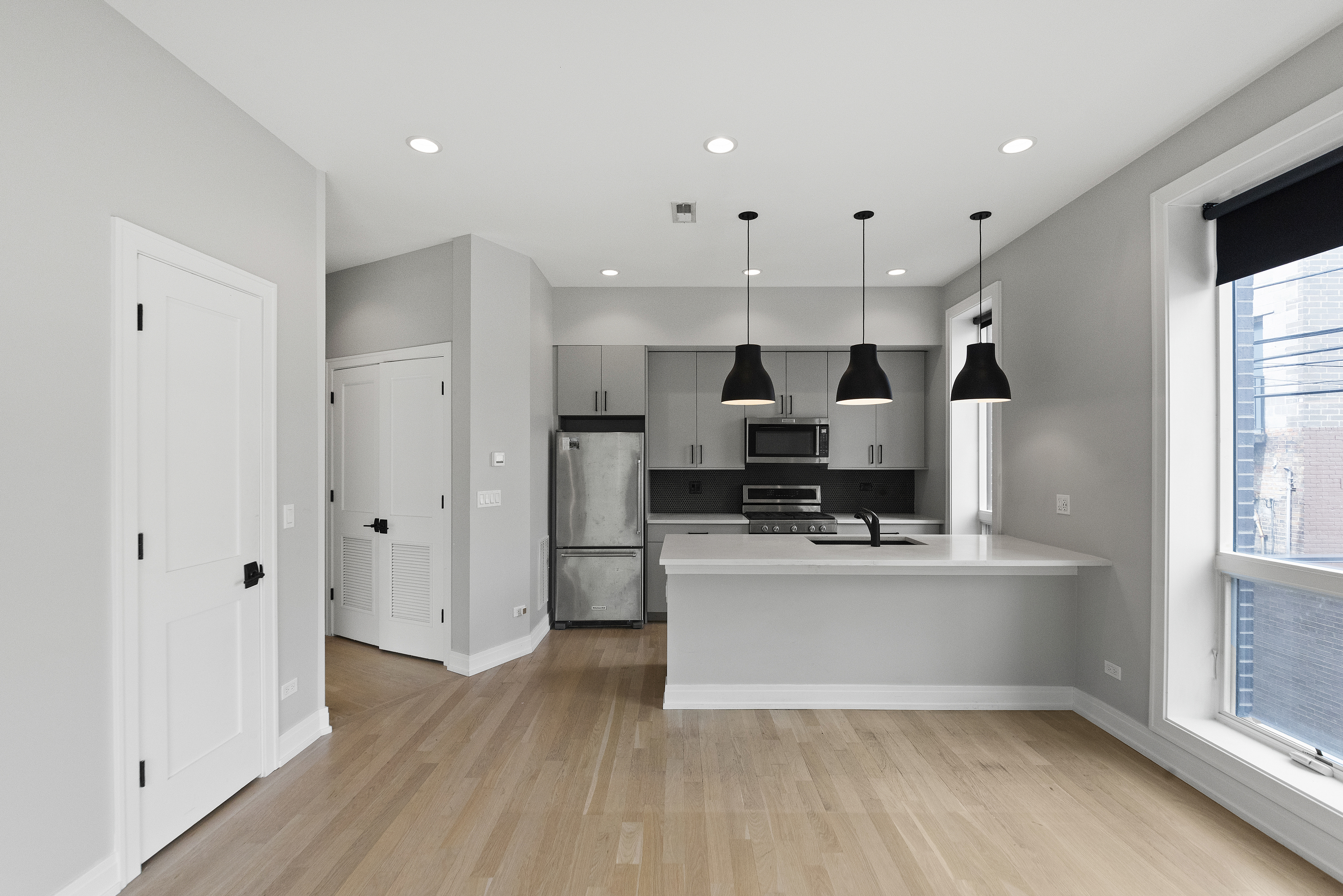 Chicago Condo: 1050 West Cornelia