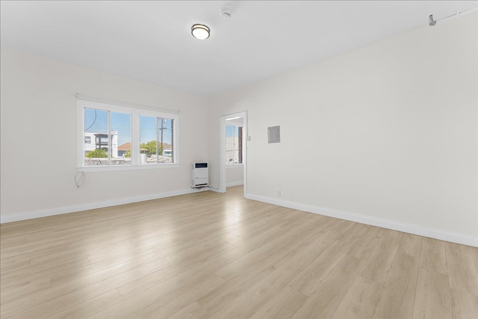 Los Angeles Condo: 1475 W. Adams Blvd.