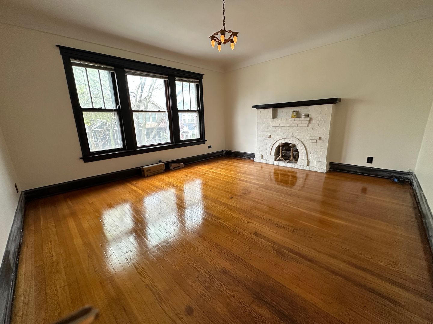 Chicago Condo: 1929 W. Larchmont Ave.