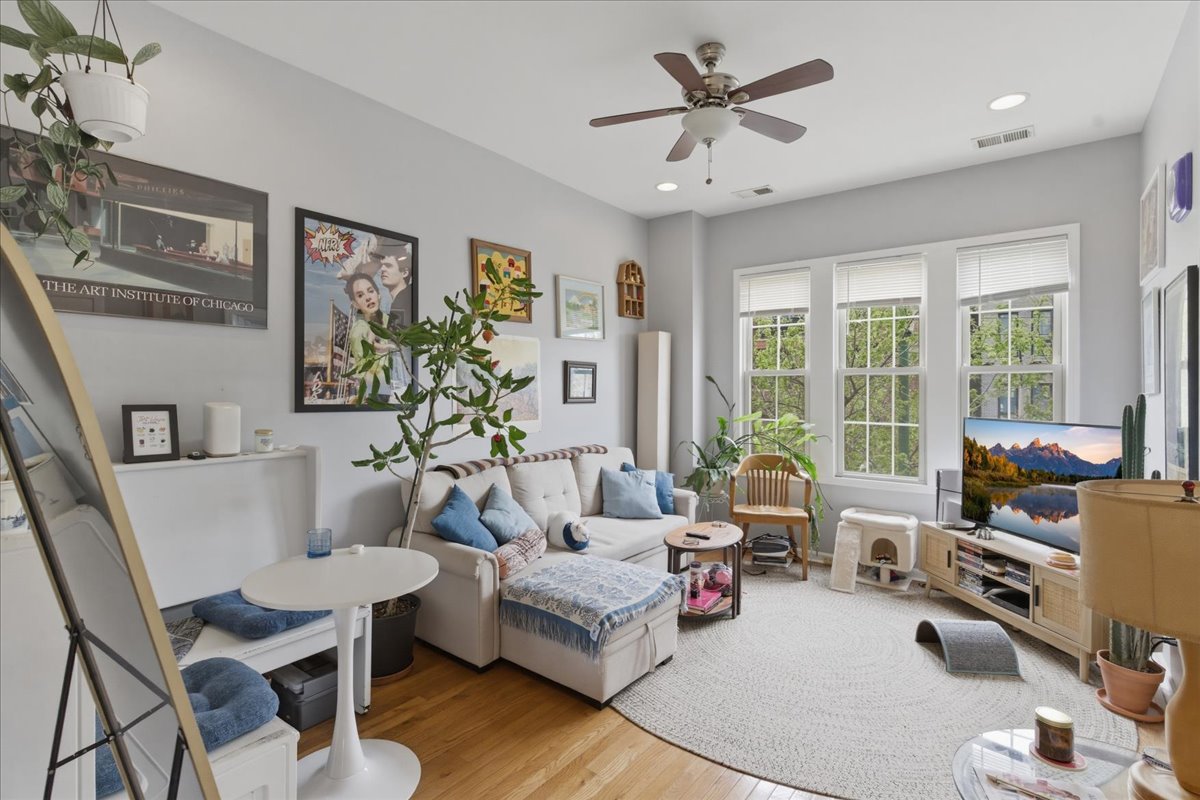 Chicago Condo: 3727 N Ashland