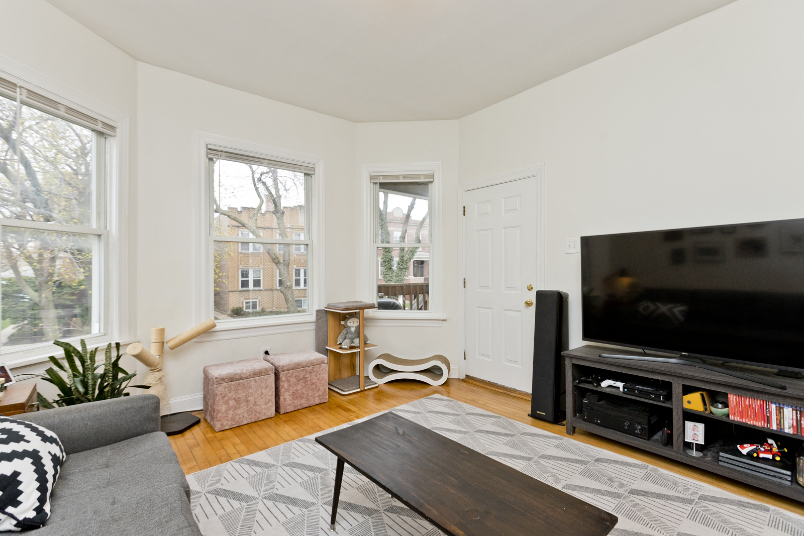 Chicago Condo: 3841 North Bernard Street