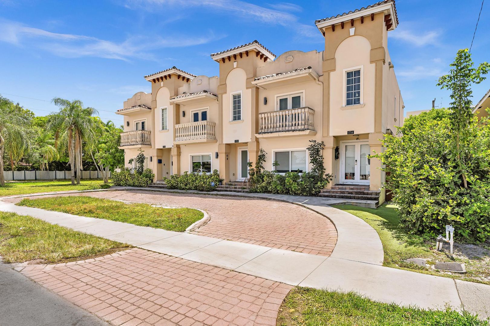 Hollywood House: 1712 Mayo St