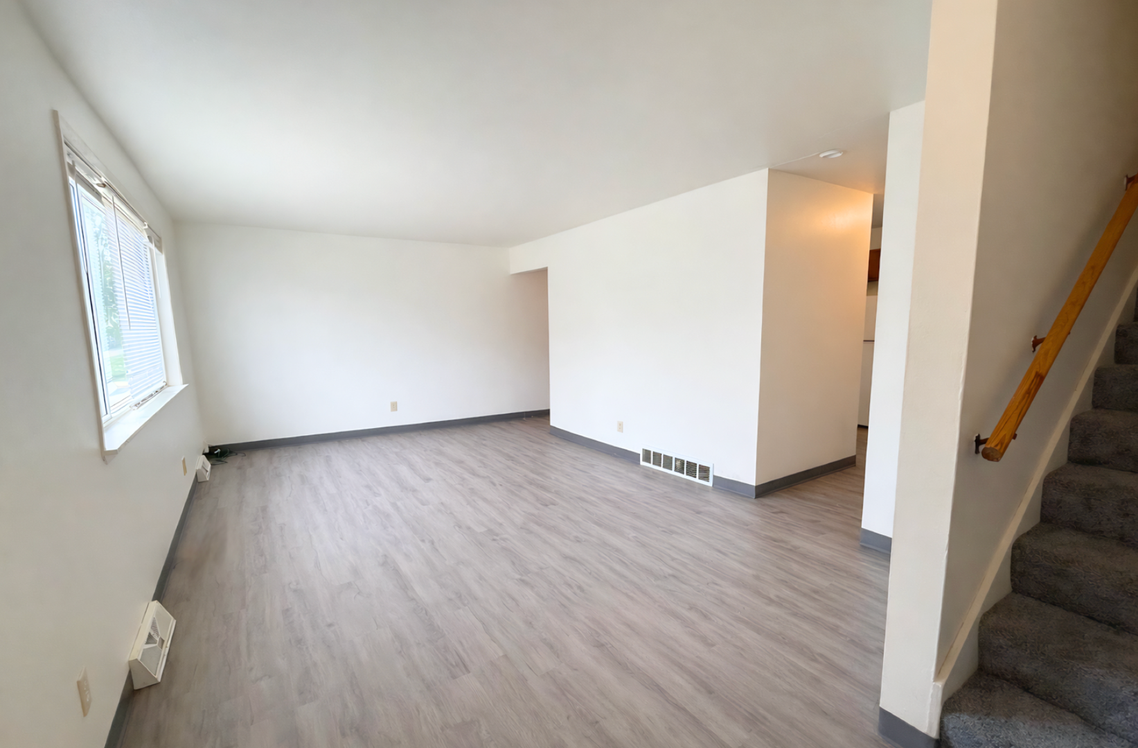 Hartford Condo: 836 Lois Ct.