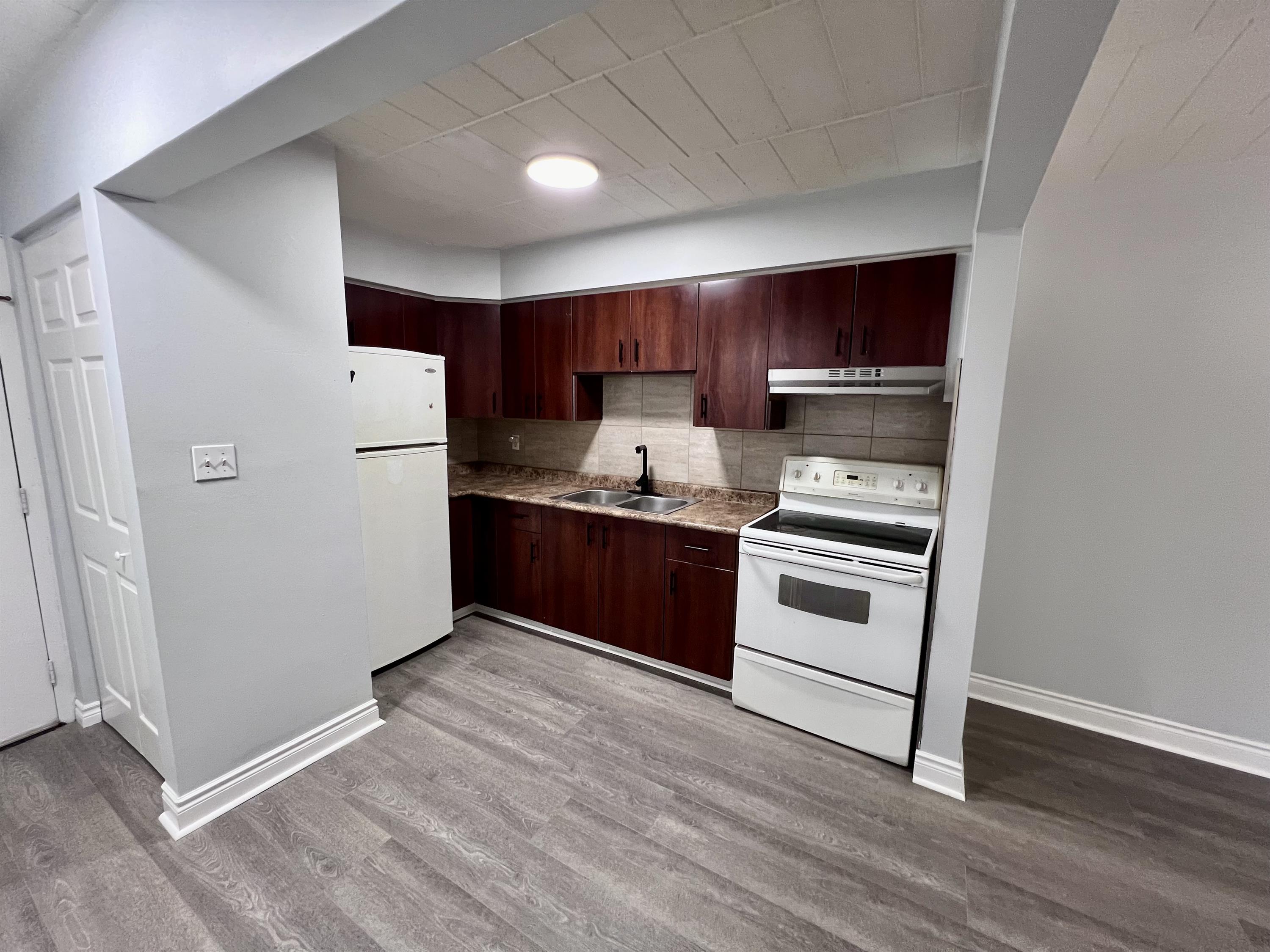 Windsor Condo: 471 Tecumseh Rd W