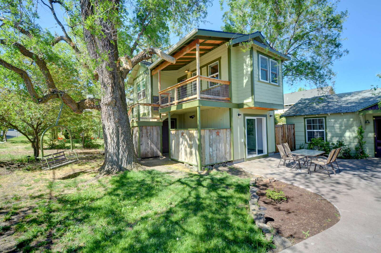 Ashland Condo: 393 N Laurel St