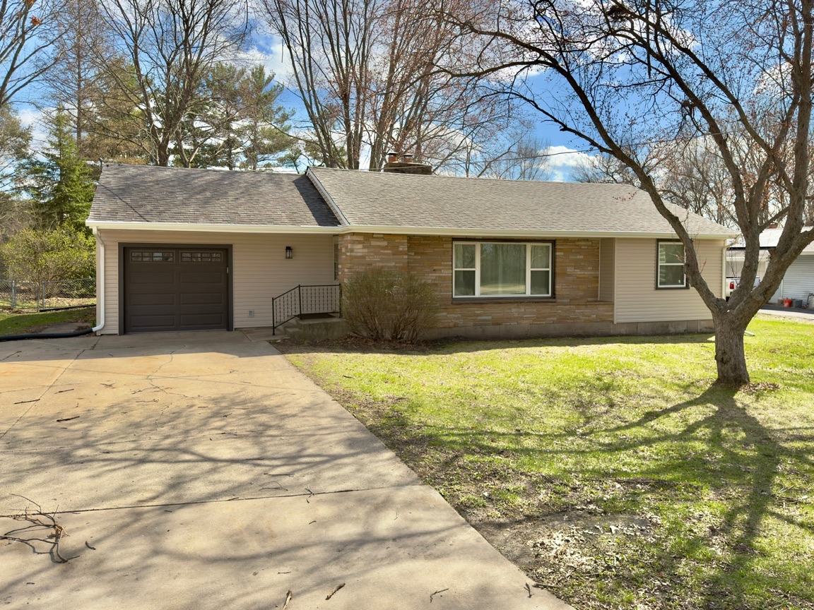 Loves Park House: 5253 Harlem Rd
