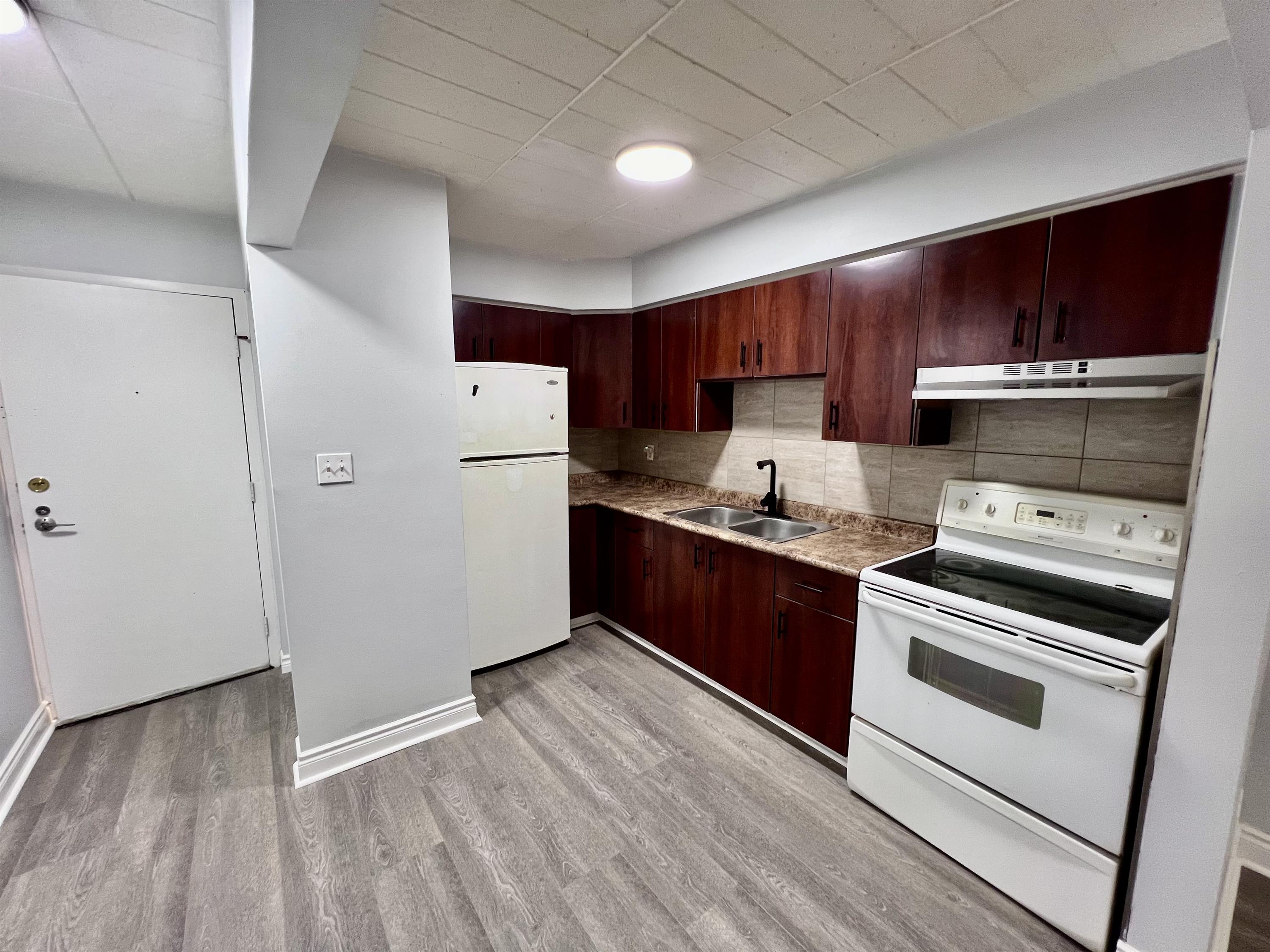 Windsor Condo: 471 Tecumseh Rd W