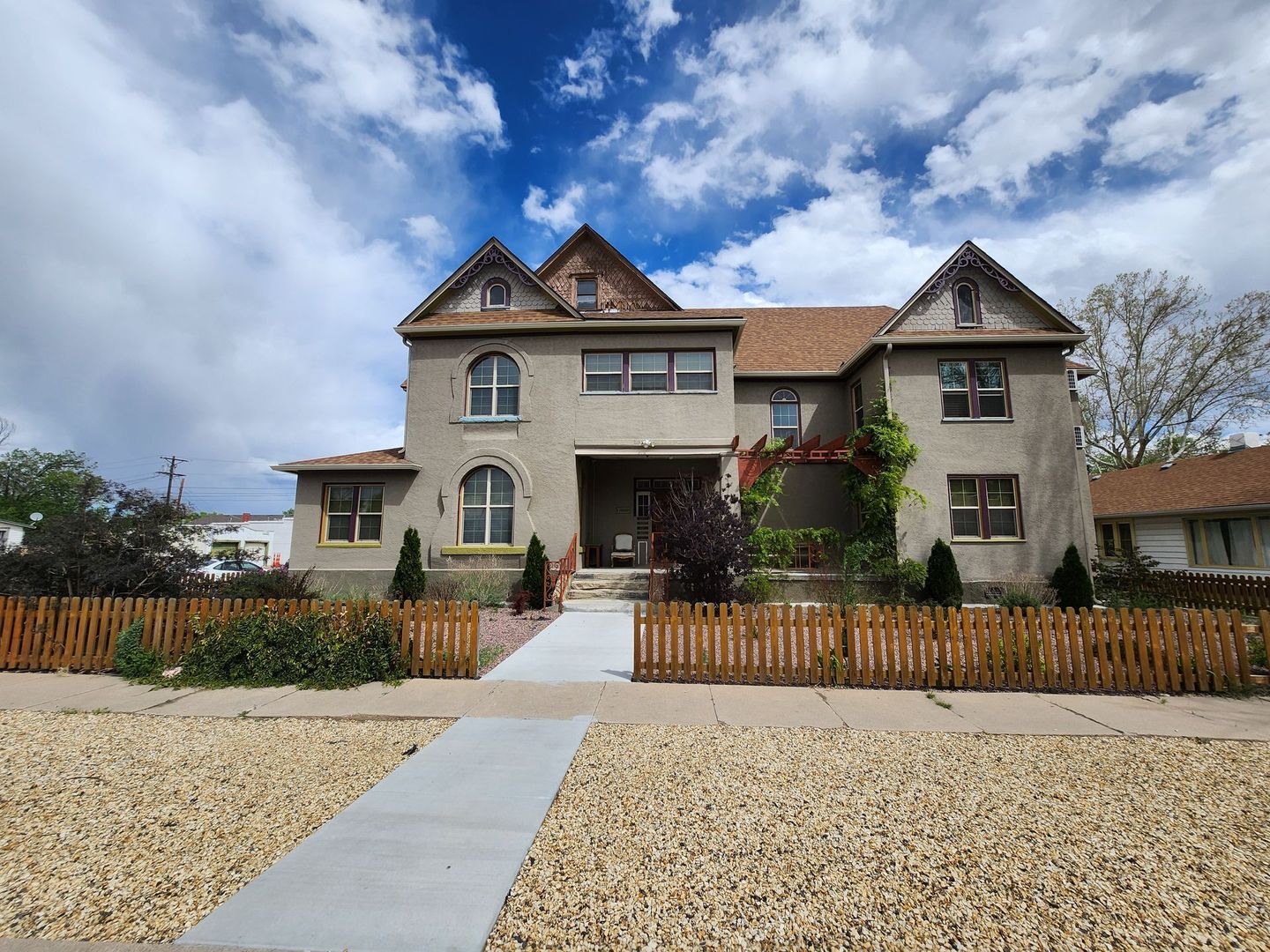 Pueblo Condo: 1000 Carteret Ave