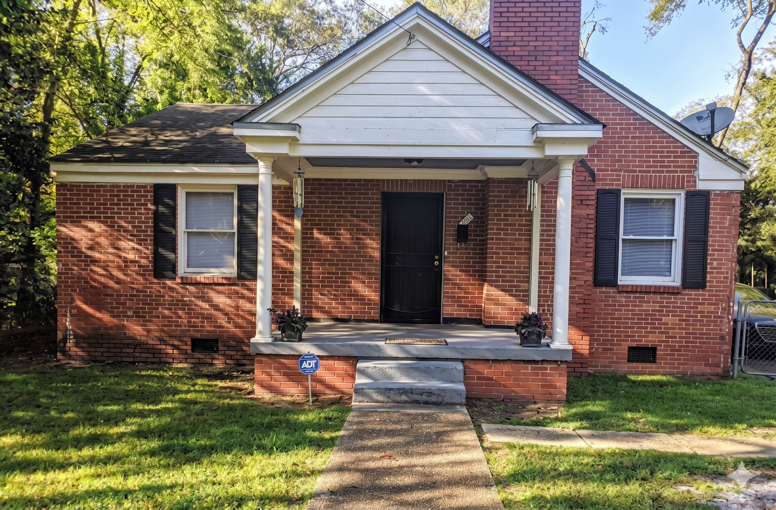 Montgomery House: 22 W Cromwell St