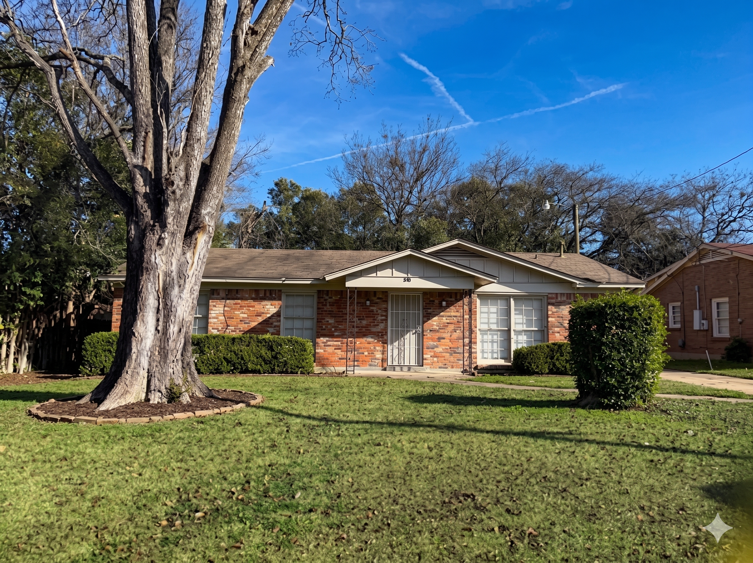 Montgomery House: 5125 E Linda Cir