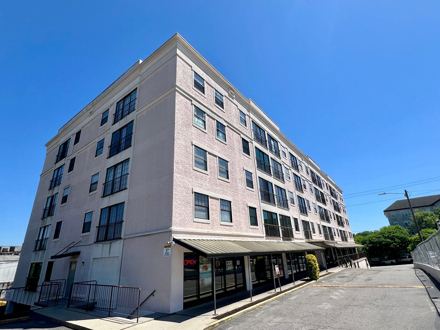 Columbia House: 2009 Greene Street