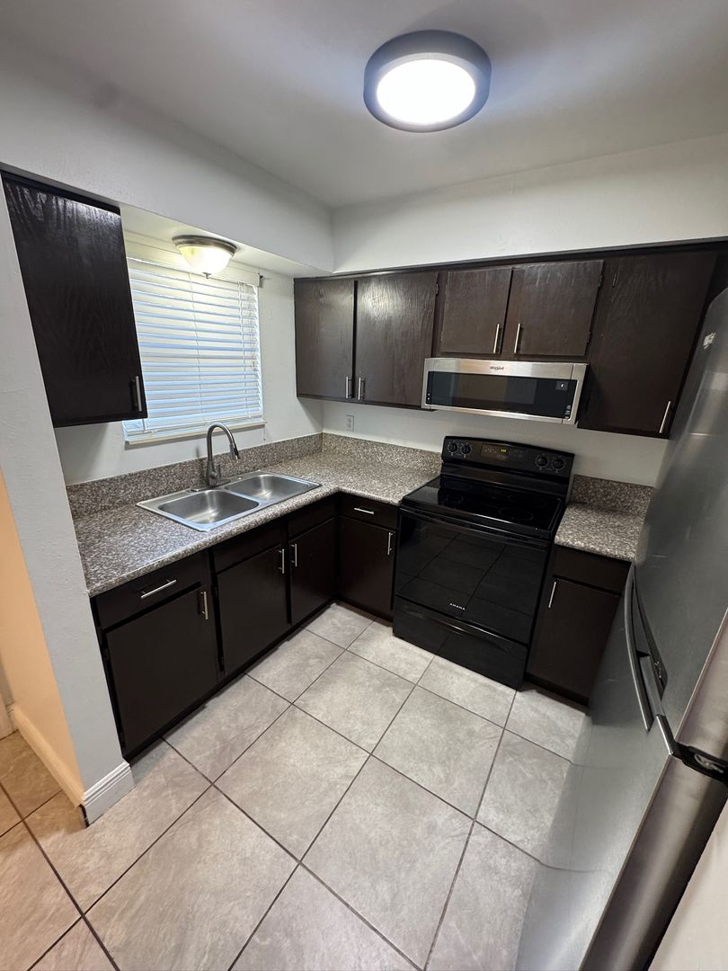 Leesburg Condo: 1197 Bentley Road