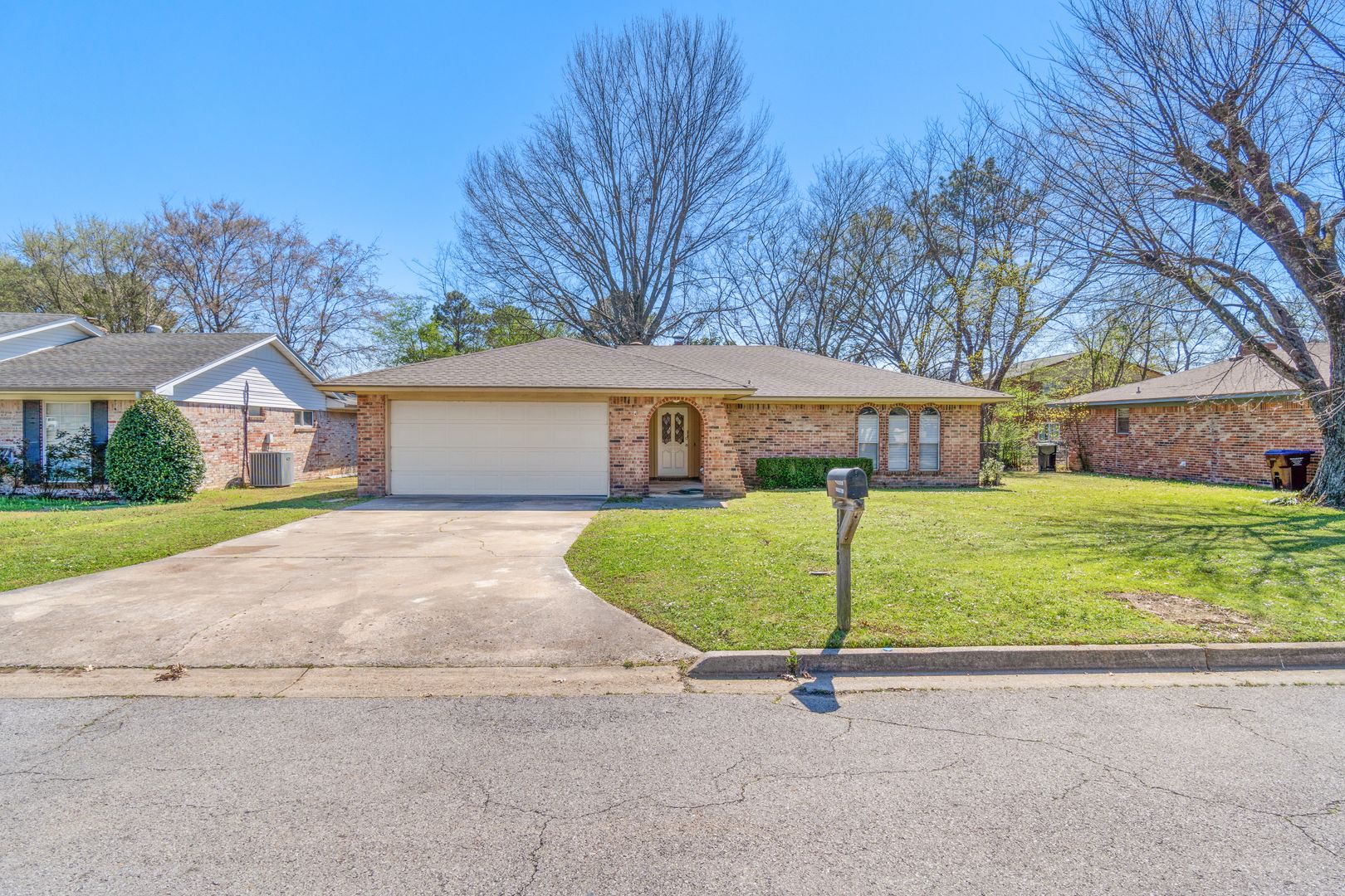 Fort Smith House: 8208 Mark Lane