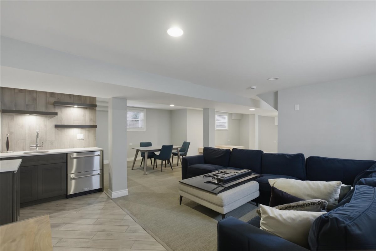 Chicago House: 1828 West Berenice