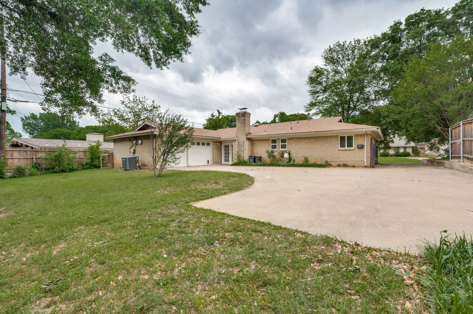 Irving House: 1717 Hillcrest Dr.