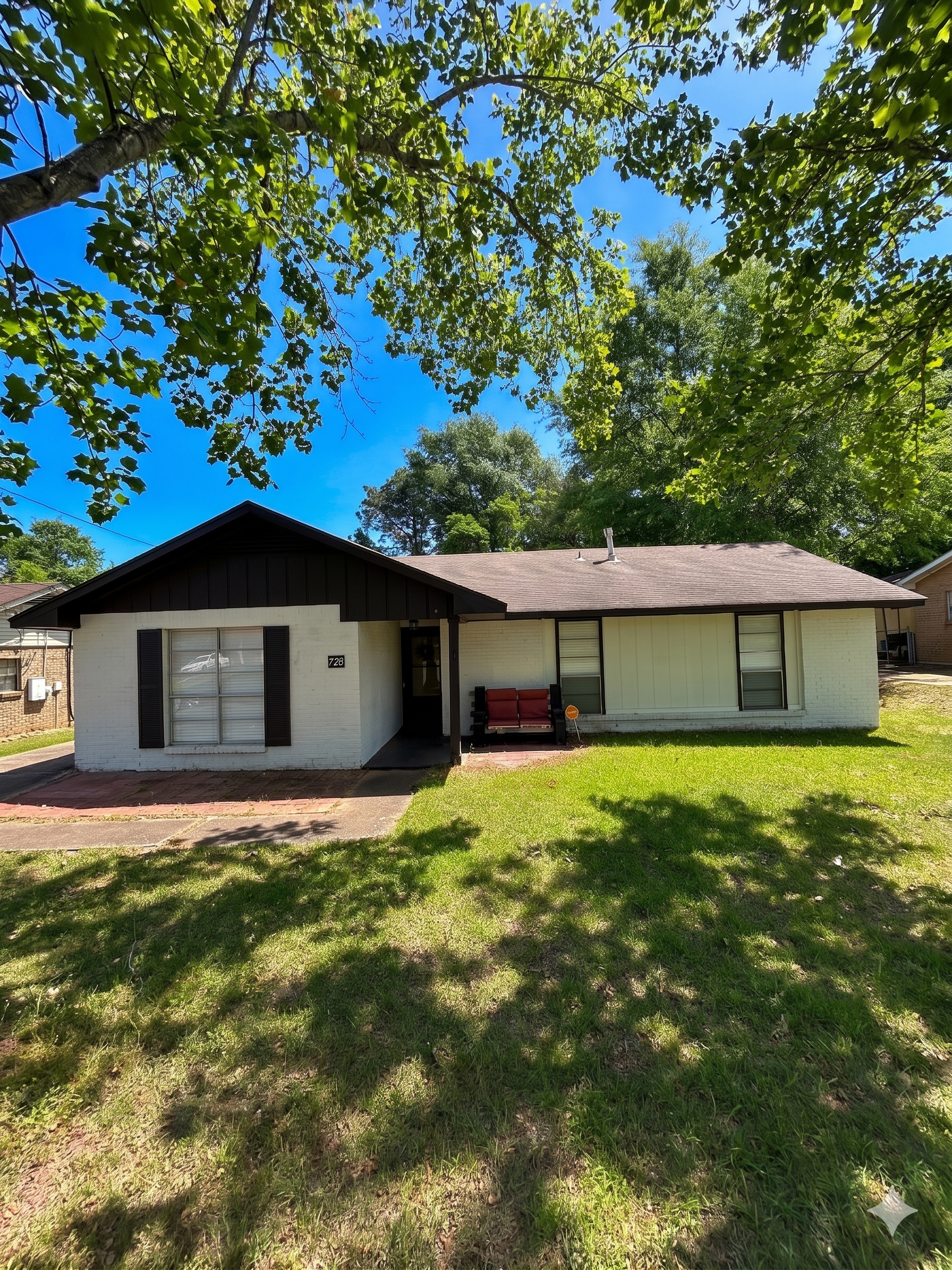 Montgomery House: 728 Amity Ln