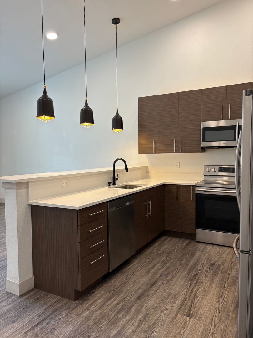 Aurora Apartment: 15300 E Arizona