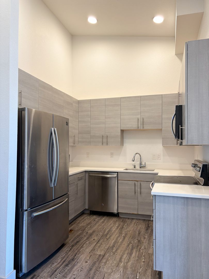 Aurora Apartment: 15300 E Arizona