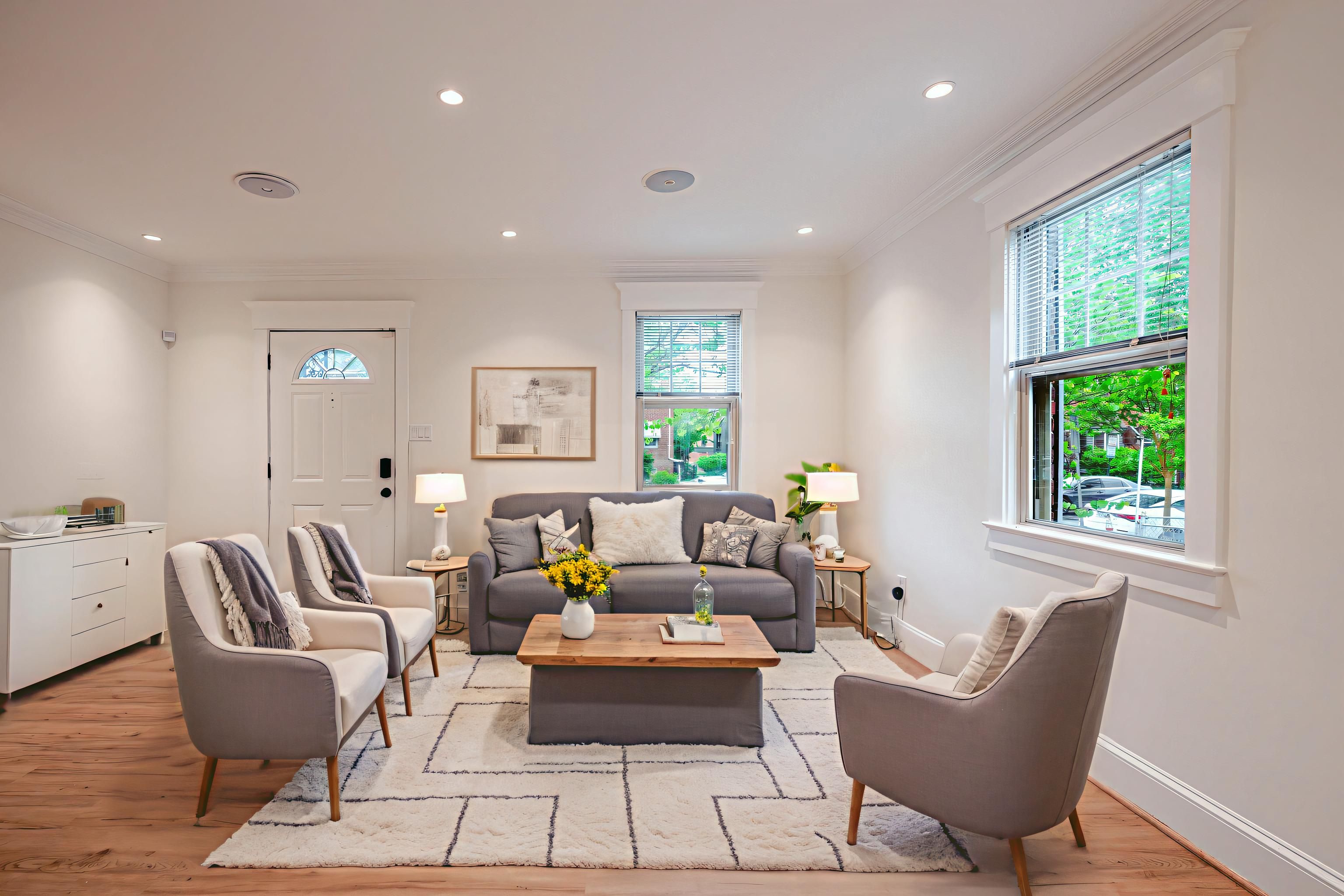 Washington House: 5042 8th St NE