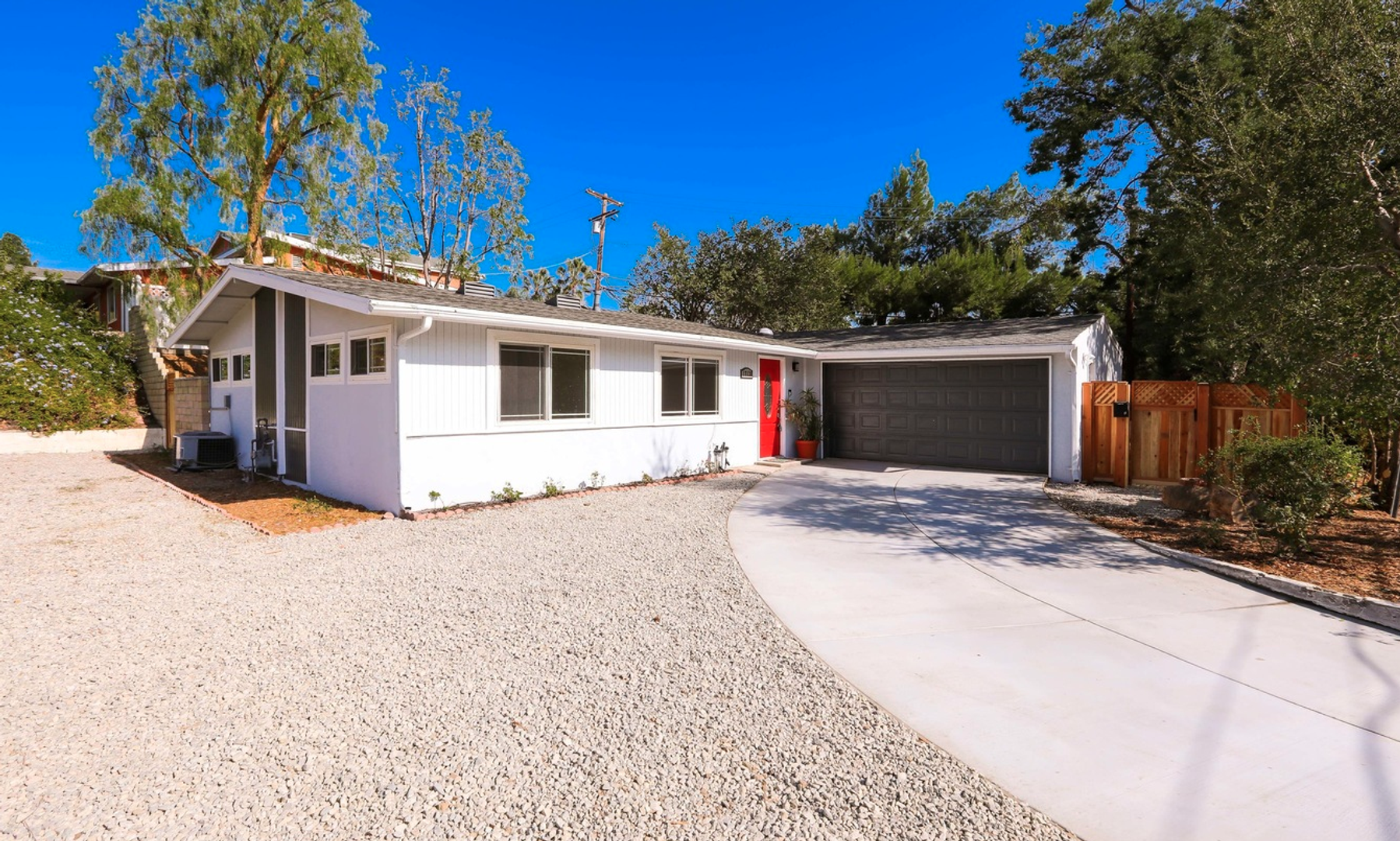 Granada Hills House: 17138 Sunderland Dr