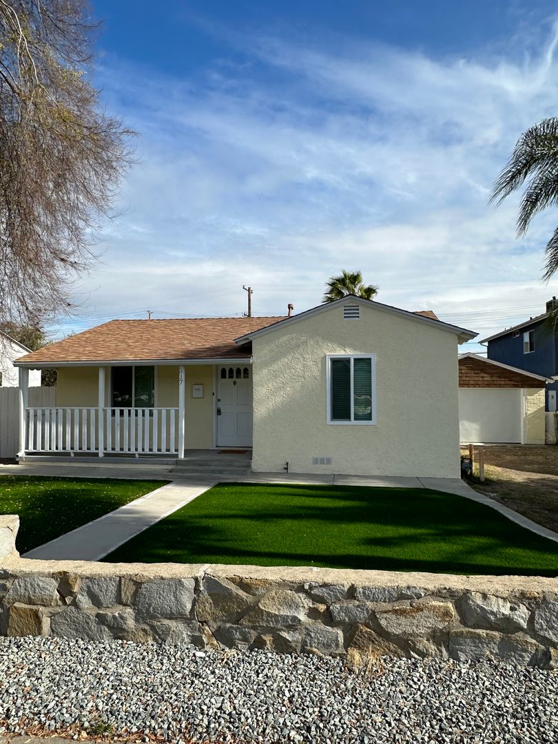 El Cajon House: 317 Richfield Ave.