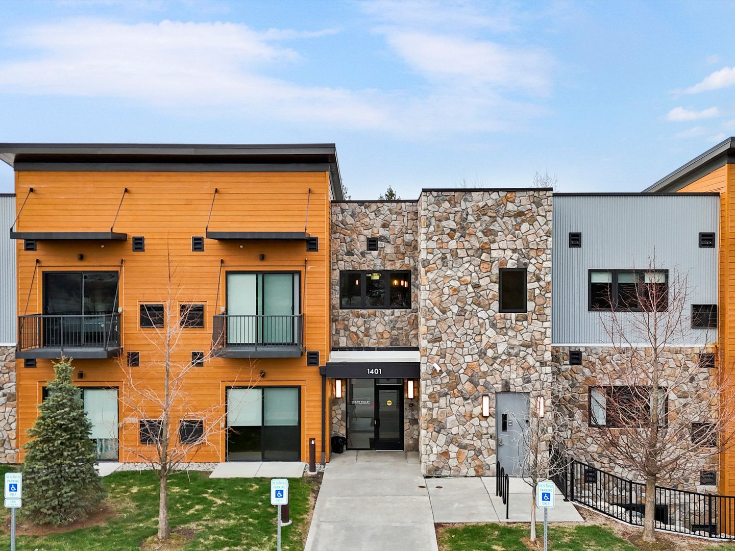 Rochester Hills Apartment: 1401 S Rochester Rd