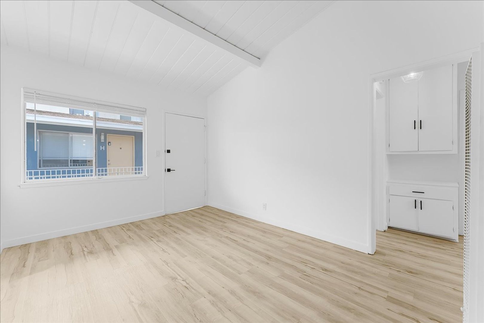 Hawthorne Condo: 12244 Grevillea Ave.