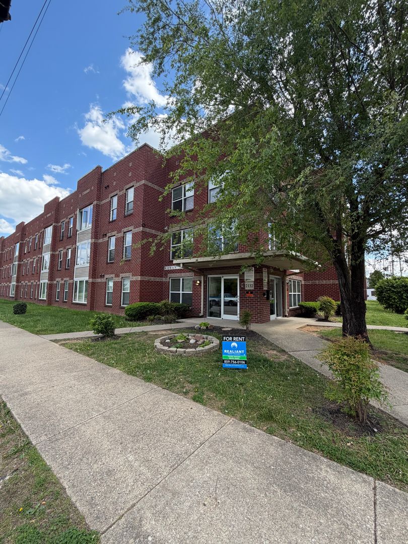 Louisville Condo: 2132 Rowan Street