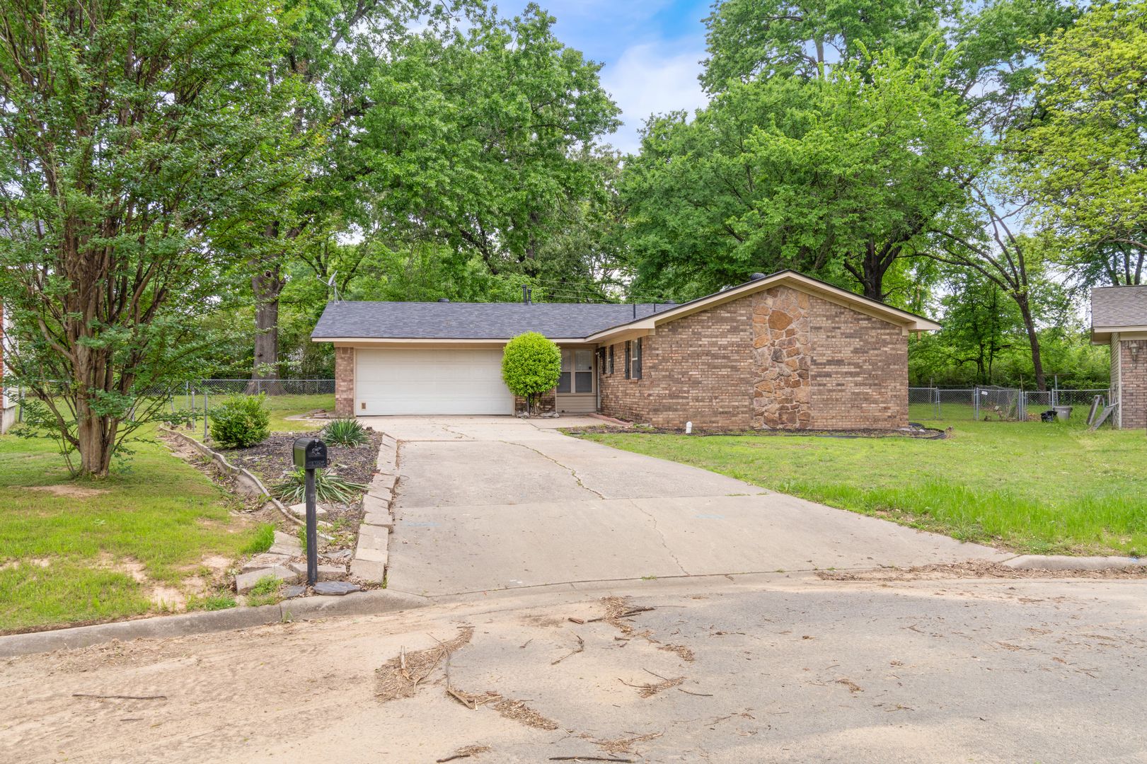 Fort Smith House: 2119 N 55th Place