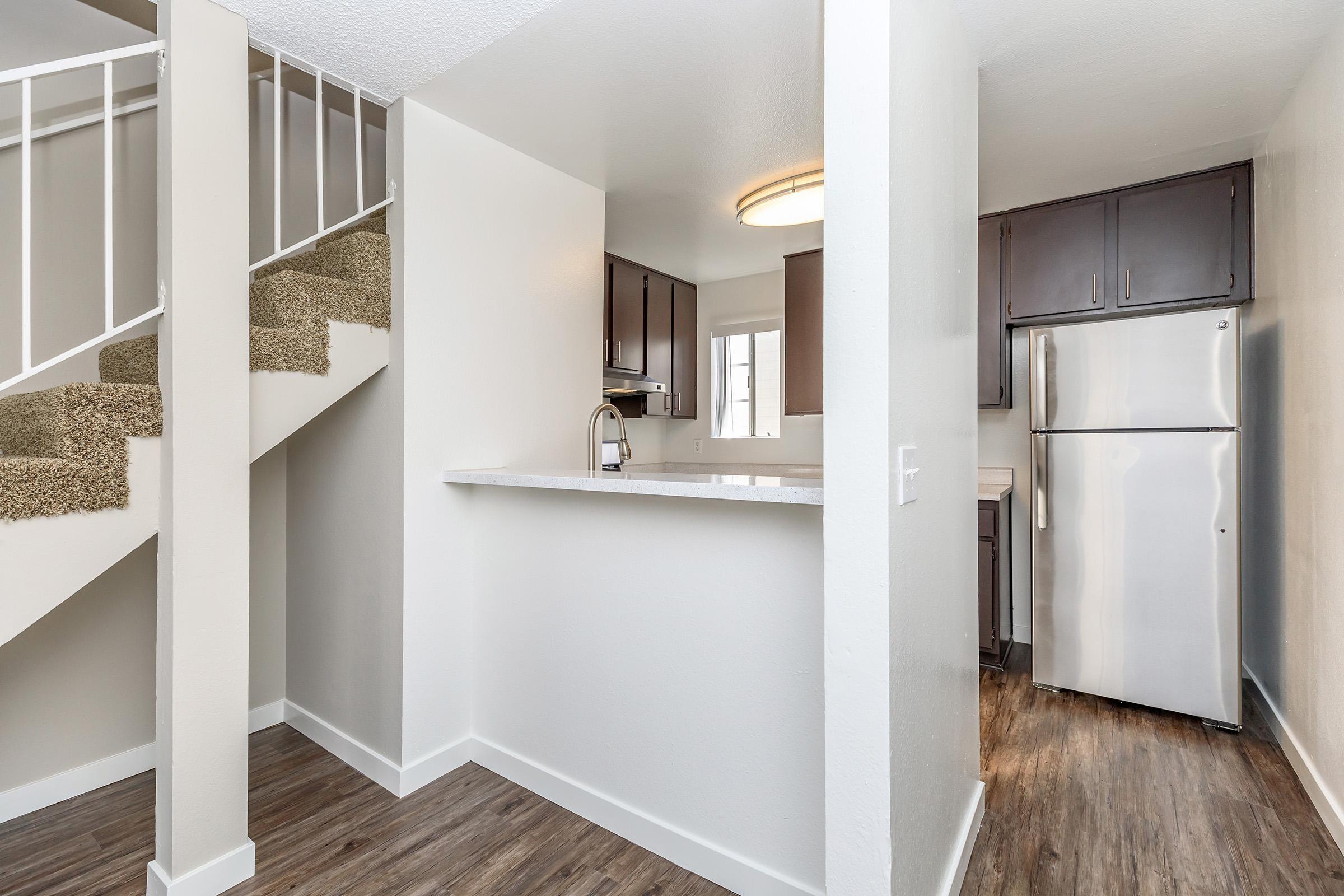 Van Nuys Apartment: 15716 Saticoy St