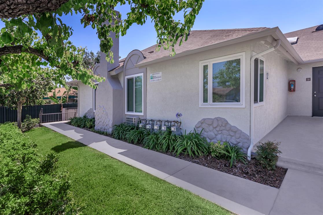 Anaheim Apartment: 2910 Ball Rd