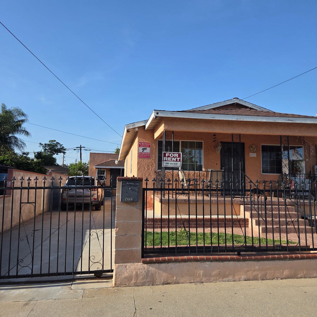Los Angeles Condo: 4737 Dozier St.