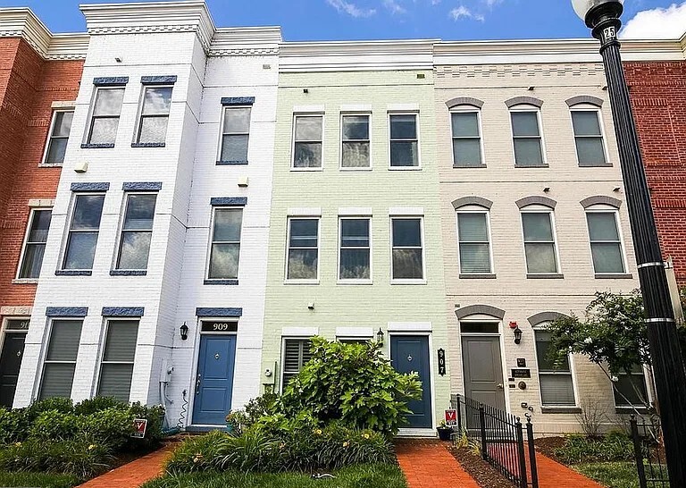 Washington House: 907 4th St SE