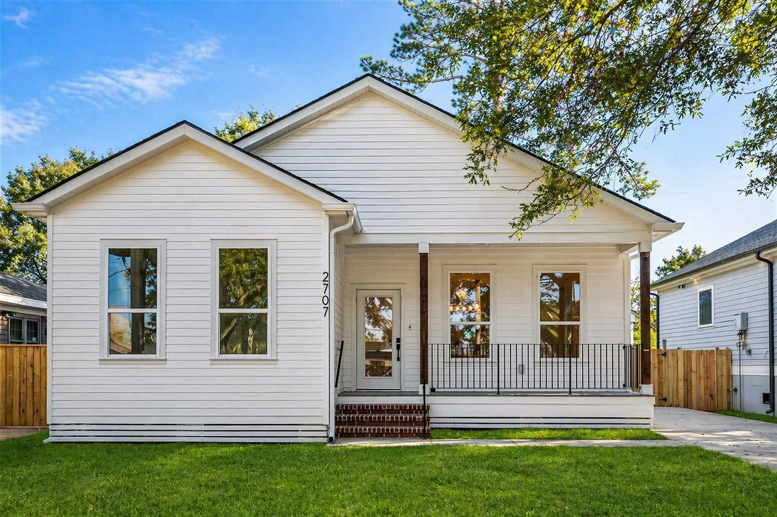 Chalmette House: 2707 Jackson Blvd