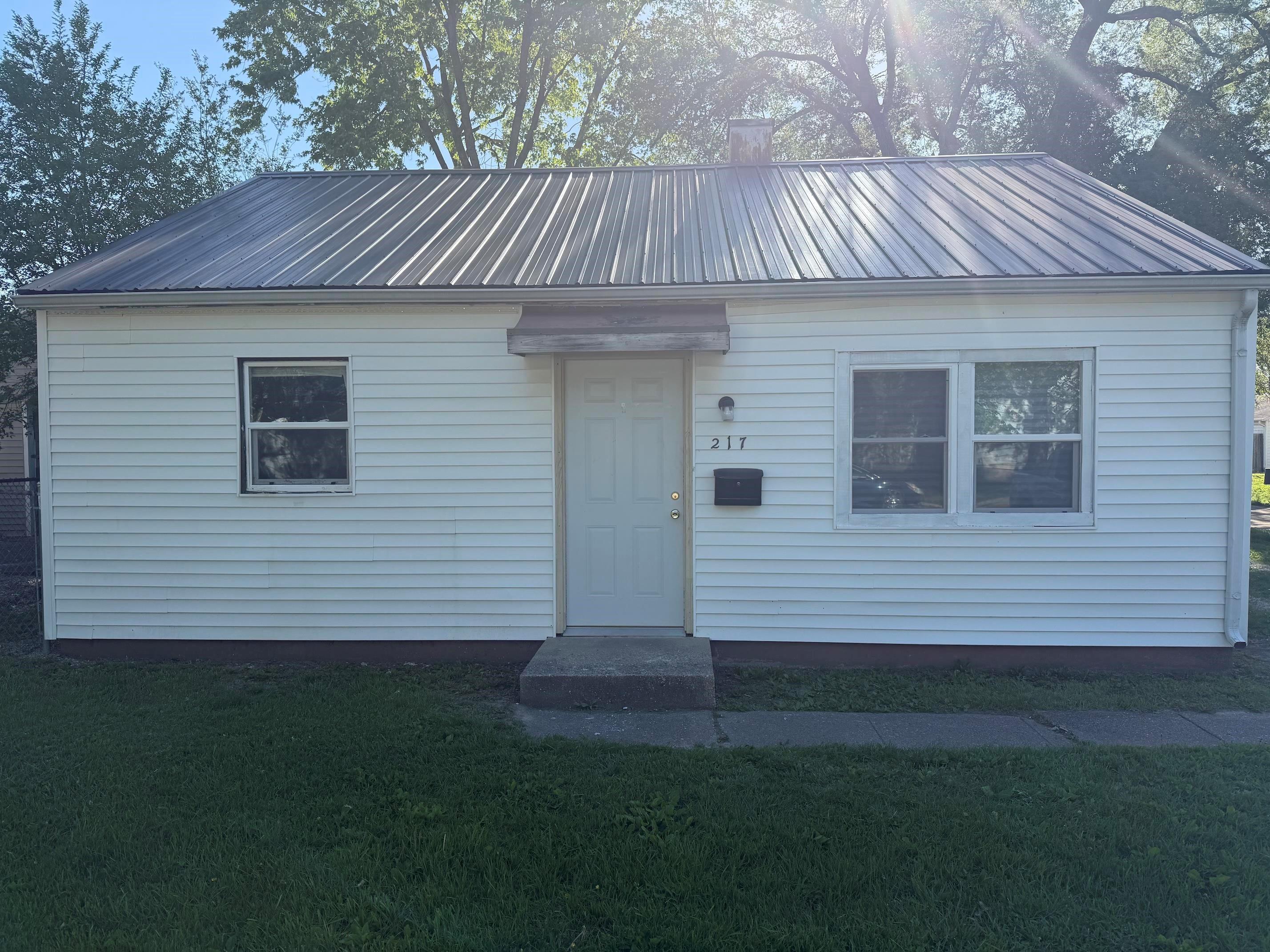 Danville House: 217 Edwards