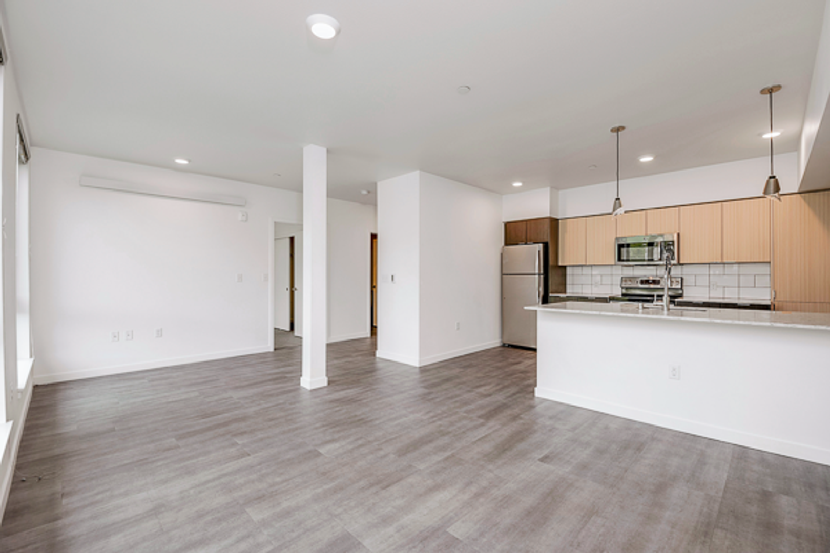 Seattle Apartment: 3200 16th Ave W