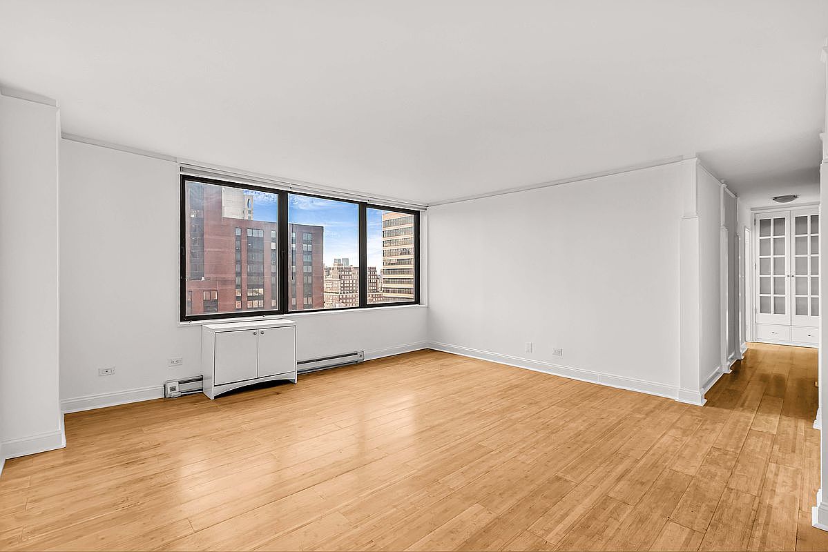 New York Condo: 1623 3rd Ave, 31G,
