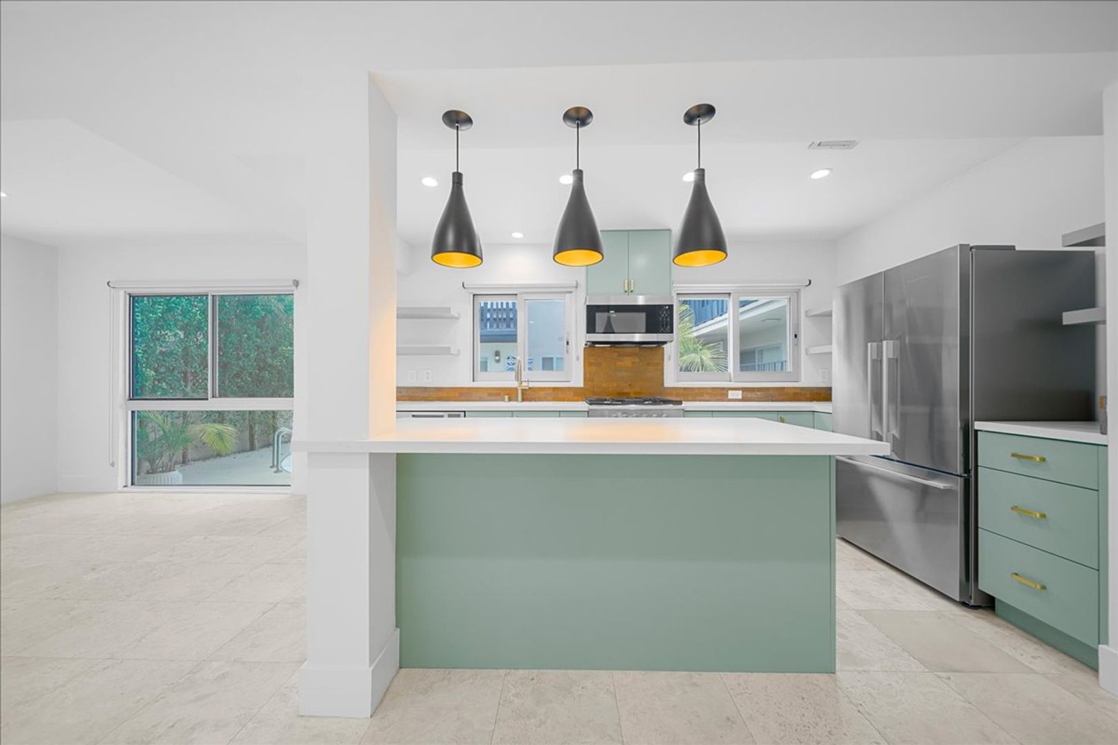Beverly Hills Condo: 210 S Hamilton Dr
