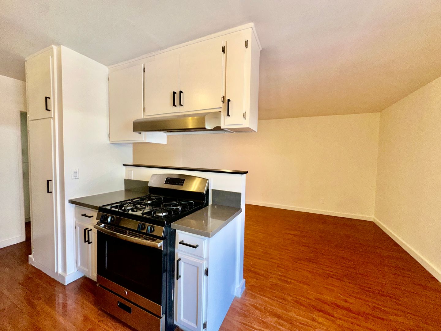 Los Angeles Apartment: 6607 N Figueroa St