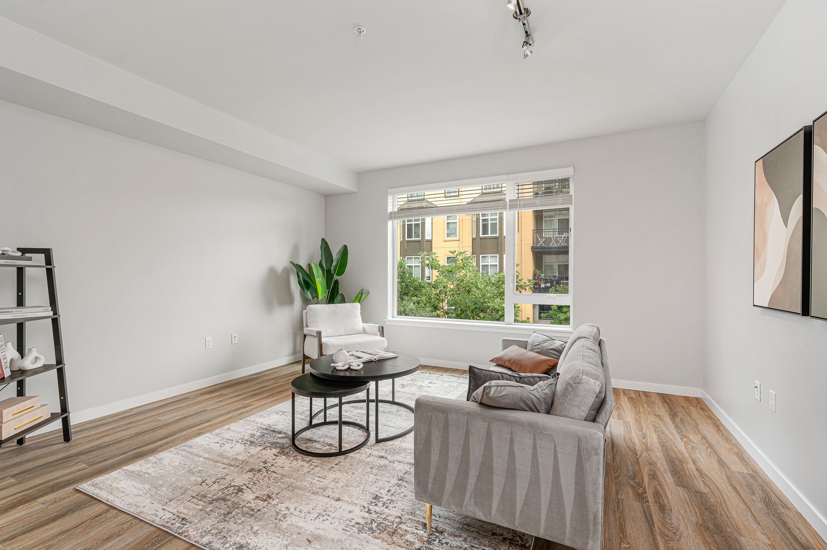 Kirkland Apartment: 11801 97th Ln