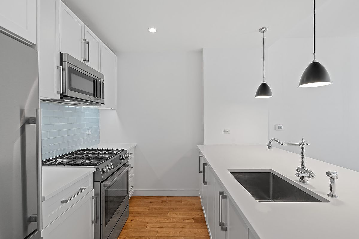 Long Island Condo: 27-21 44th Dr