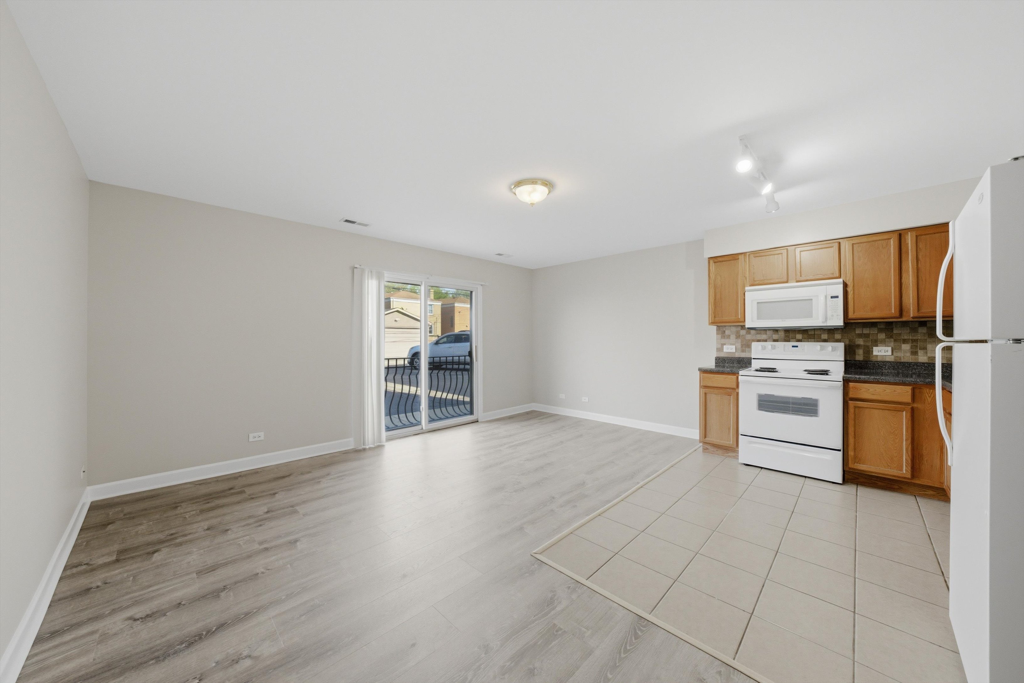 Berwyn Condo: 3423 Ridgeland
