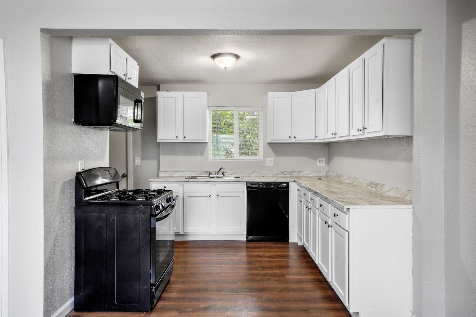 Denver Apartment: 982 S Sheridan Blvd